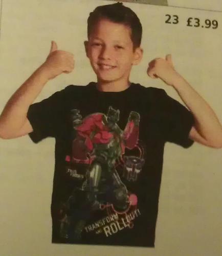 Hi. I'm 10. I love boxing, football, rugby and streetdance. My dad is a boxer/wrestler. I love my becca and my daughter kia