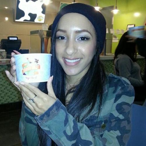 A Cali girl who loves all things fashion and beauty...and who likes to talk a whole lot about everything in-between :)