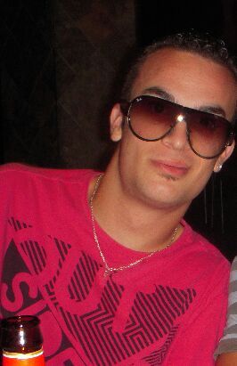 jorgitotenis's profile picture. Las personas lloran no por que sean débiles, sino por que han sido demasiado fuertes en la vida misma ;-)