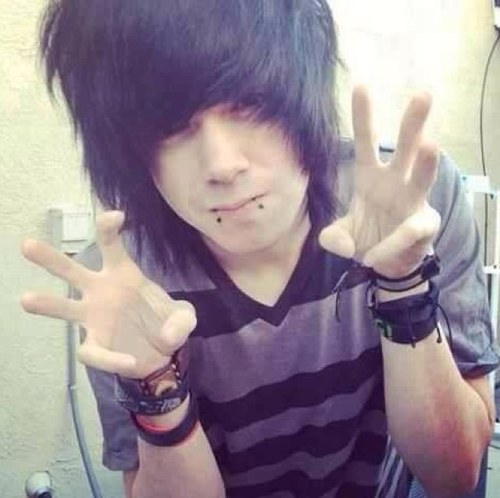 I'm Noah. They call me Noahbear c; um. I'm a potato. Merp. Follow me. I follow back. cx