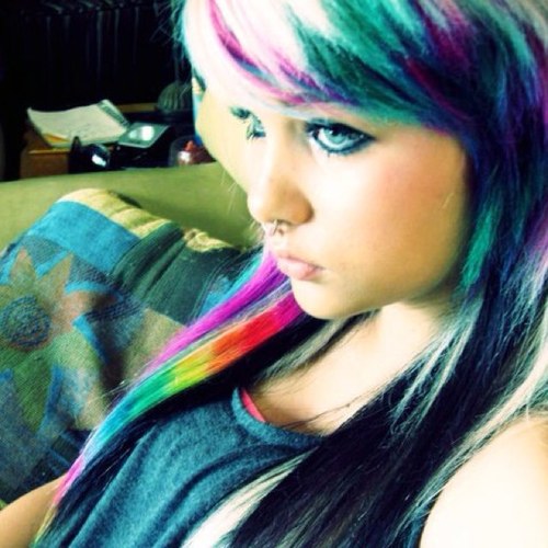 My name is Amber. I'm 19. I'm single and bisexual.