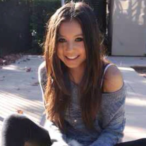 So lets see im weird cause i like to skateboard and listen to rock and not do my nails and listen to pop i hate alot of pop so yeah i follow back :)