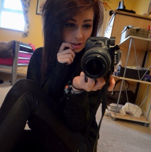 16 years old from usa , taken by robin. 3 , i follow back im new to twitter whores ;) , tweets about my real life and maybe yours , kisses :*