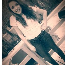 hiiiiiiiiiii... i swear to god sidny & I are the same person.. therefore shes pretty coool(;
