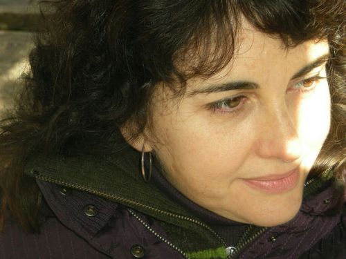 Revoltada. Alebestrada. επαναστατημένη.