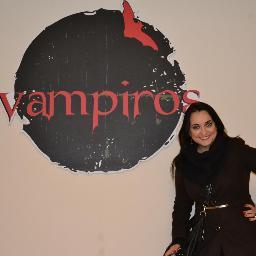 Investigo los vampiros en sus distintas manifestaciones culturales. I research vampires, any cultural way.