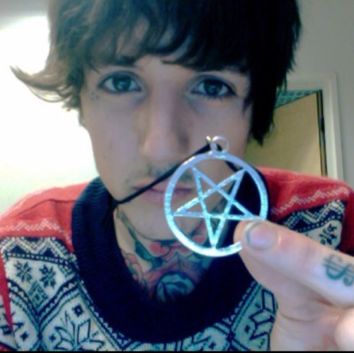 olobernosyko's profile picture. I'm not creative enough for this. [RP]