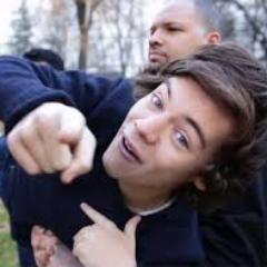 I♥ Harry Styles!!!And i am Directioner forever and ever ♥u.u!!!Love One Direction, love you guys♥!!!