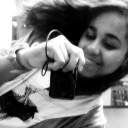 Universitária, 18.Apaixonada por Química, Música e futebol ♥
