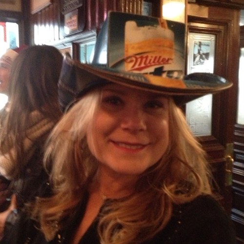 happily married 40ish mom of two college students that loves to have fun. Loves me some #saltlife, little dogs, hairless cats, farmers markets, wine and cooking