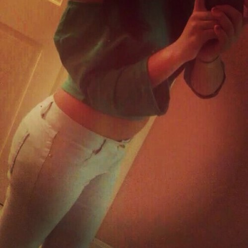 Esmeralda donjuan | january 8 | freshman | lnstagram | Rubby_isk15| So follow me & i fallow backk |