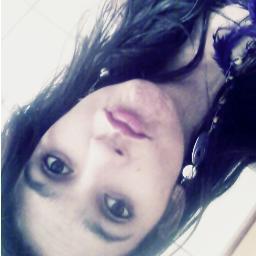 (SIMPΛTIΛ É Θ CΛRΛLHΘ)
 Nαo soou Peerfeeitα, neiim doonα dα veerdαdee.
Maaiis, soouu doonα dee miim, doonα dαss miinhαs voontααdees !