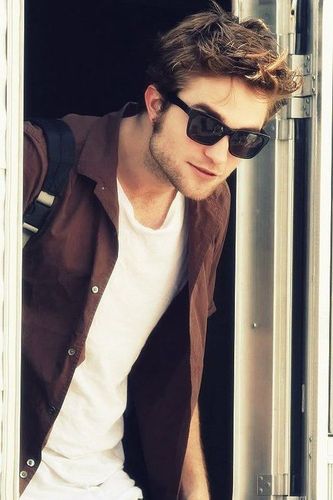 Robert Pattinson!:* i'm yours @adamsmgs at 26-3-2013 until died.