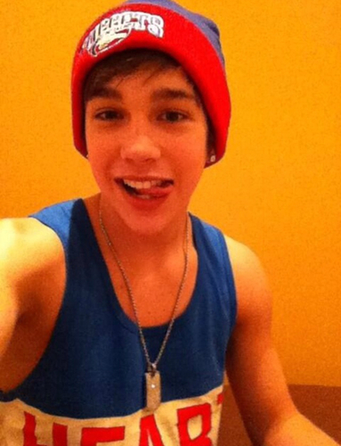 Keep calm and love Austin Mahone. Follow me! A dutch girl.