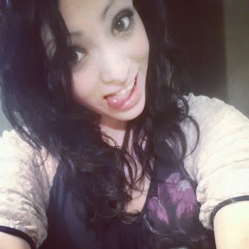 18. Mother to a beautiful brat. Single. Follow me, i follow back ;)