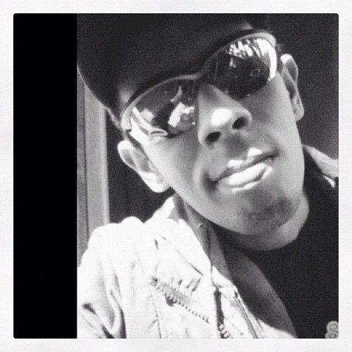 shariyatls6004's profile picture. i usually hate those parody twitter accounts but ConcernedMom420 seriously makes me laugh so frickin hard