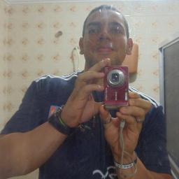 Não entende oque eu sou,não entende oque eu faço, não entende a dor e as lágrimas do palhaço (8) 
- A mão que aponta é a mesma que vai aplaudir.
Deus *-* (L'