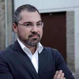 consultor informático especializado en LOPD y en desarrollos en Internet, perito informático y ex-ciclista