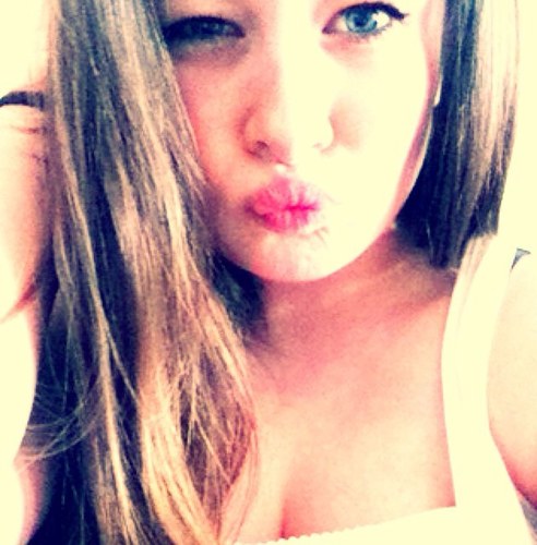 Young , sweet , 16 , directioner , love jacob murray ,tommy arthur ,Will McGuinness. Makin u laugh. From london bitches :* xx