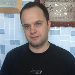 Муж одной жены, отец троих детей, христианин, менеджер IT проектов, гитарист