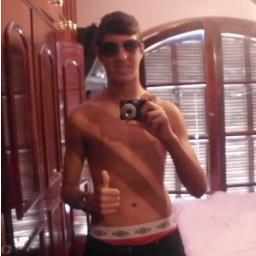 Antes só, do que ser infeliz. Sei que vou encontrar diretriz, pro meu coração. Enquanto eu não encontro eu vou curtindo a vida...