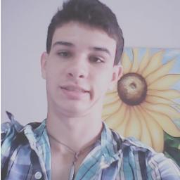 feio, bastante feio. Orelhudo, cabeçudo