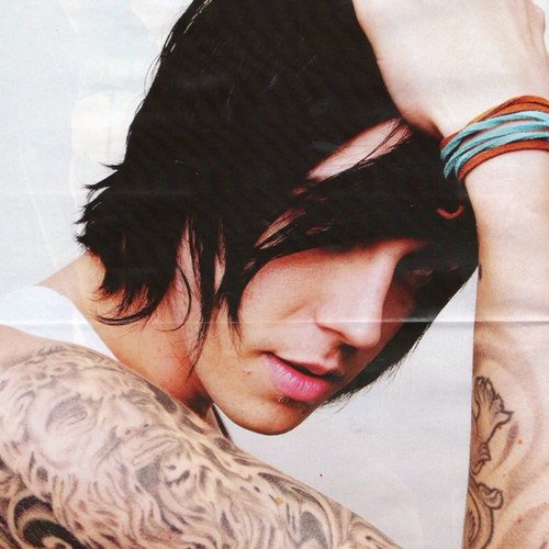 Vocalista de Sleeping With Sirens, ¿Monster?