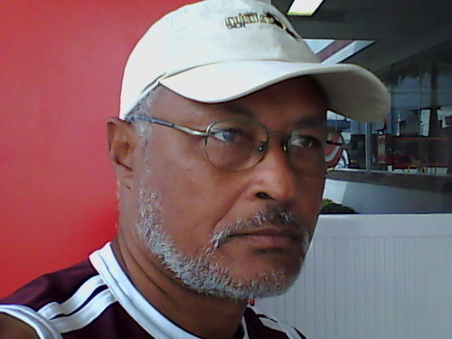 Sou uma pessoa que ama a vida, aproveito todo o tempo possível que tenho fazendo o que gosto e o que é proveitoso