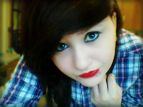 16, septum and sharkbites, stretched ear, ADTR,BFMV,A7X,WHITECHAPEL,SLIPKNOT,BFS,AAOA,AAS,MAYDAYPARADE,PARAMORE,PAPAROACH STONESOUR and more :3  I 3 BOOBIES xo