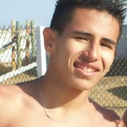 antipático, abusado , egoísta, orgulhoso, irônico, arrogante, insensível, mas sou muito legal quando eu quero.. :) fazer o que?
