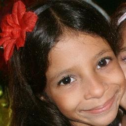 amor o amor corre em vuota de todo mundo se voce ve uma menina ou um menino que ame uma mau educada ou feia a credite o amor e sego