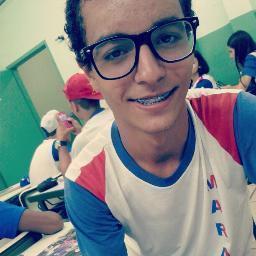 - Vivemos esperando o dia em que seremos melhores, melhores no amor, melhores na dor, melhores em tudo ♪