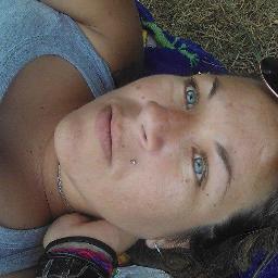 KrLyEfront's profile picture. Si todo lo que busco está en vos,  todo lo quiero vivir  de las cosas que me hacen bien  cosas que no me hacen tan bien...