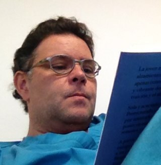 Médico cirujano plástico, estético.