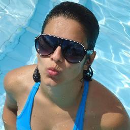 Menina guerreira,q ñ desiste fácil dos seus sonhos e objetivos,amiga e companheira,alegre e divertida e aventureira,d bem com a vida e formada em Administração.