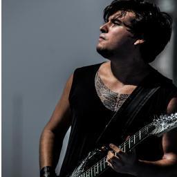 Tudo Sobre O Mestre da Guitarra, Daniel Carvalho...
Guitarrista da banda A DAMA E OS VAGABUNDOS (@Rockadv)