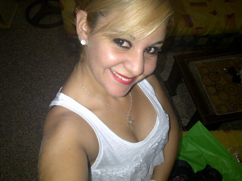 En el coraZon de Olimpia!! Colorada de cuna..vivo de mi trabajo!! Y sobre todo mi vida Maneja Dios!!
