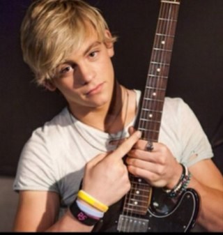 I'm Austin Moon. I sing songs written by my parter, Ally Dawson. Trish's my manager, And Dez directs the videos. Together, We're Team Austin. 
//Hi, I'm Bob.