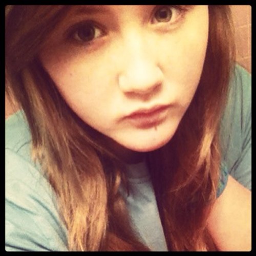 Hii Im sara! I like unicorns and Llamas. Christian Beadles & One Direction❤