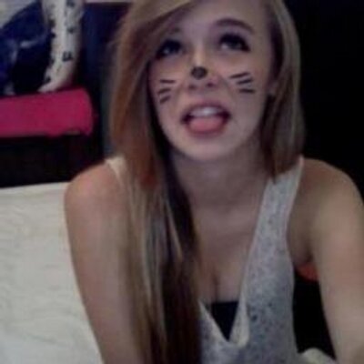 Is acacia clark dating cody simpson