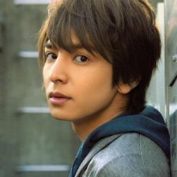 Ikuta Toma desu! A talent artist from Johnny & Associates. I like listening to music, dancing, singing and eating...  よろしくね。