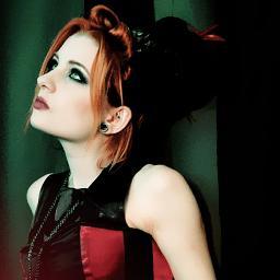 36. Redhead.┊ Bruja ➠ Auror. ✧ Esposa de @SiriusBlackSv. 〔LadySirius.〕Ex-Gryffindor. Animaga/Cierva. Nieta de Larten Crepsley. ℘ ❝I'm proud of all my scars.❞ ϟ