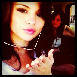 hola selenators este es el twitter official de http://t.co/RKTldouG0G