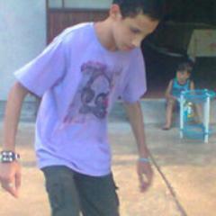 Dono do fã clube @BoyDaMiley em homenagem a atriz e cantora Miley Cyrus.