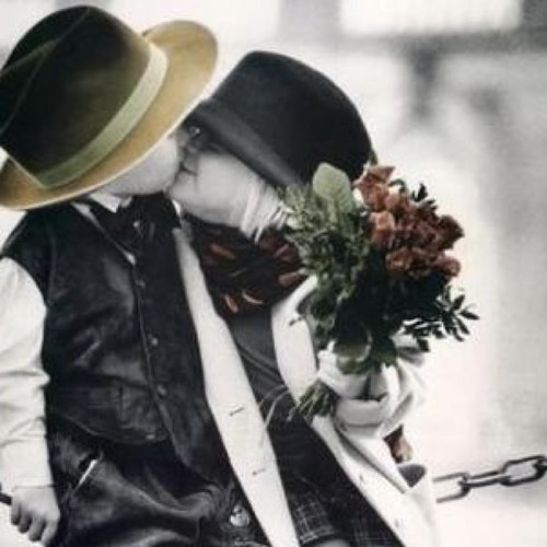 Os anjos o chamam de alegria celeste, os demônios o chamam de sofrimento infernal, os homens o chamam Amor.