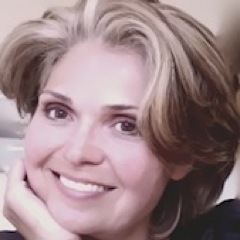 Digital media consultant for small business owners and bloggers.