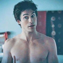 Esse twitter não fala só sobre o Damon, é sobre todo o elenco e toda a série .. vamos combinar né , quem não queria uma mordidinha ??? *----*