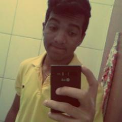 '♪Não ligo pra quem passa e fica te olhando
Porque você já é minha deixa os pela saco babando ♪'