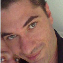 Hay locos que locos son
hay locos que locos se hacen
hay locos que locos nacen
hay locos que locos no son
y locos que locos se hacen para pasarlo mejor...