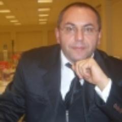 Her attığım imzalarımda adın geçiyor. Bunu nasıl anlatacaksın? Kalbine, özelliklede içinden geçene, nasıl dur diyeceksin?
 SELİM.AKMAN